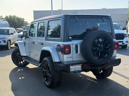 Used 2023 Jeep Wrangler Unlimited Sahara w/ Dual Top Group AWD/4WD image 11