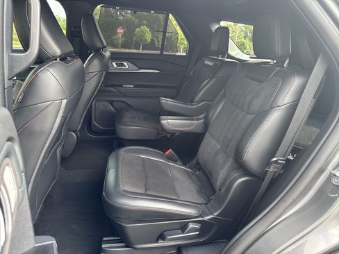 Used 2025 Ford Explorer ST AWD/4WD image 18