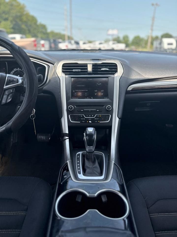 Used 2016 Ford Fusion SE w/ Equipment Group 202A FWD image 13