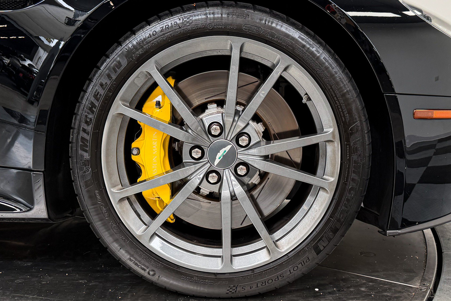 Used 2015 Aston Martin V8 Vantage GT RWD image 28