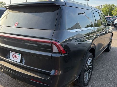 Used 2025 Lincoln Navigator L Reserve AWD/4WD image 7