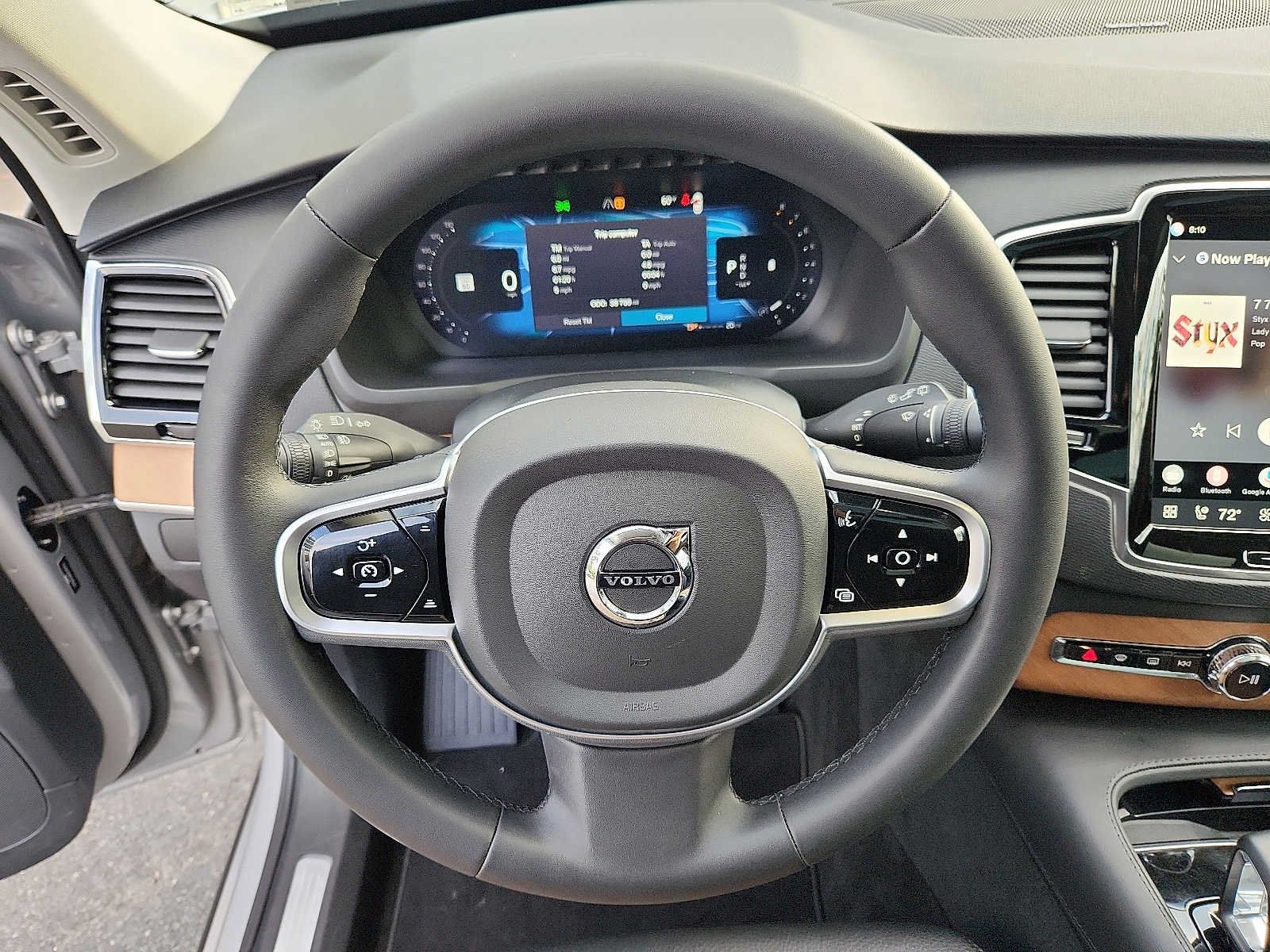 Certified 2023 Volvo XC90 B6 Plus AWD/4WD image 18