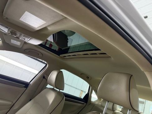 Used 2018 Volkswagen Passat 2.0T SE FWD image 17