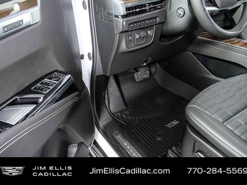 Used 2026 Cadillac Escalade ESV Platinum Sport w/ LPO, ONYX Package AWD/4WD image 8