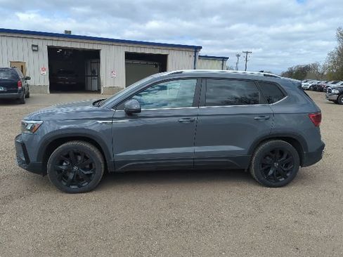Used 2023 Volkswagen Taos SE AWD/4WD image 11