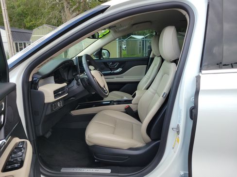 Used 2025 Lincoln Corsair FWD image 17