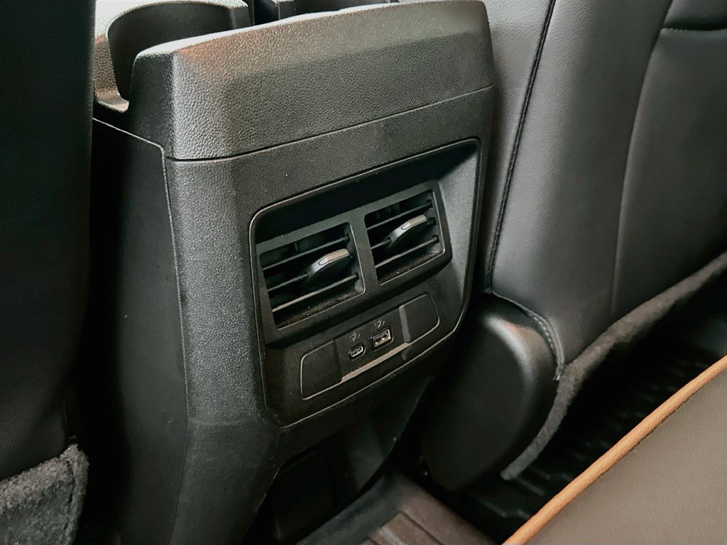 Used 2024 GMC Canyon AT4 w/ Technology Package AWD/4WD image 28