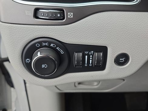 Used 2022 Jeep Cherokee Latitude Lux w/ Sun & Sound Group AWD/4WD image 25