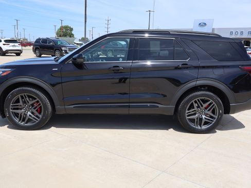 New 2026 Ford Explorer ST-Line w/ ST-Line Street Pack AWD/4WD image 8