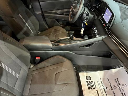 New 2025 Hyundai Elantra SE image 32