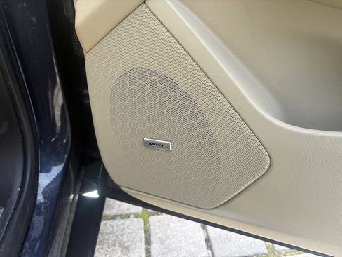 Used 2019 Cadillac XT5 FWD image 19