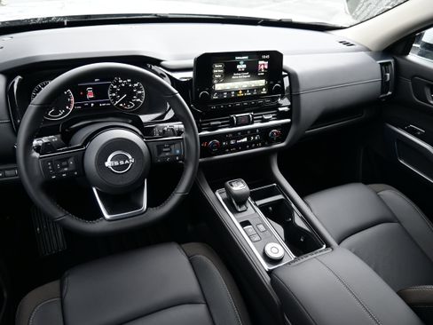 New 2025 Nissan Pathfinder SL image 23