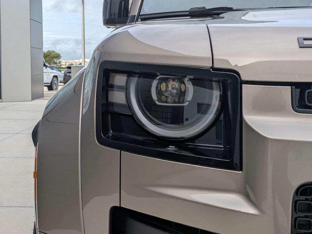New 2026 Land Rover Defender 110 OCTA AWD/4WD image 10