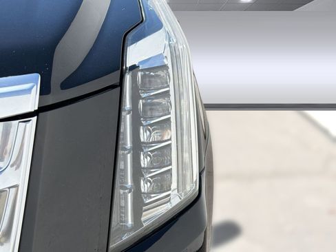 Used 2020 Cadillac Escalade ESV Platinum AWD/4WD image 10