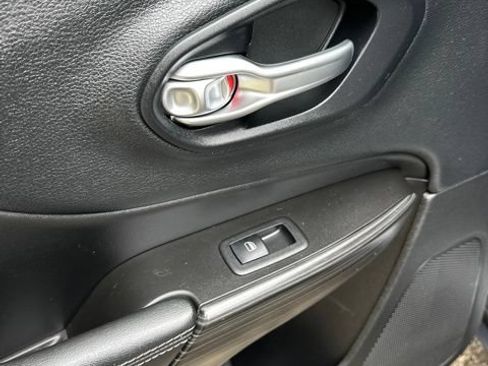 Used 2014 Jeep Cherokee Limited w/ Technology Group FWD image 14
