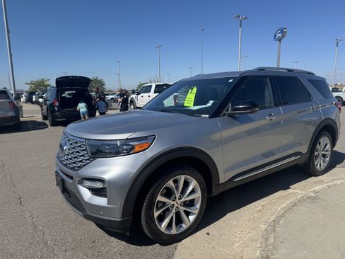 Used 2023 Ford Explorer Platinum w/ Technology Package AWD/4WD image 3
