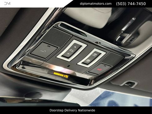 Used 2020 Land Rover Range Rover Sport SVR image 40