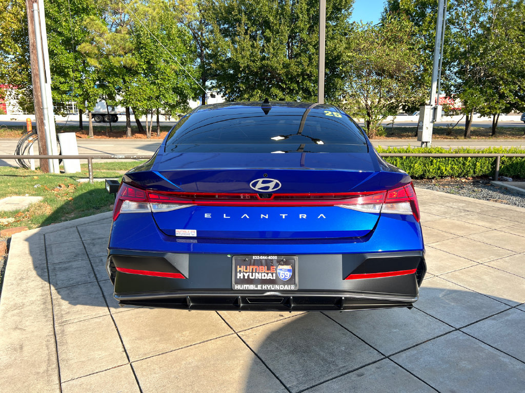 Certified 2025 Hyundai Elantra SEL FWD image 12
