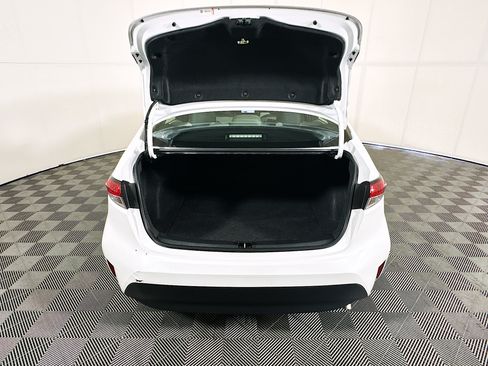 Used 2025 Toyota Corolla LE FWD image 30