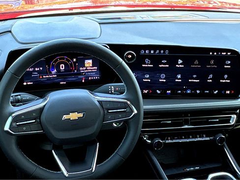 Used 2026 Chevrolet Traverse LT w/ Driver Confidence Package image 4