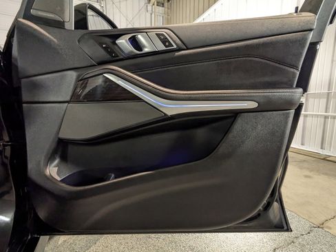 Used 2021 BMW X5 xDrive40i w/ M Sport Package image 31