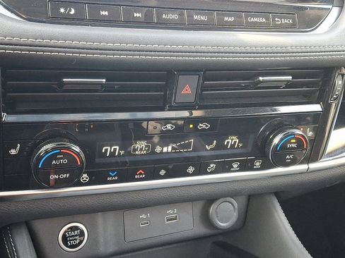 Used 2023 Nissan Rogue SL w/ SL Premium Package image 16