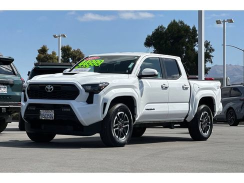 Used 2025 Toyota Tacoma TRD Sport w/ TRD Sport Upgrade Package AWD/4WD image 8