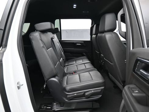 Used 2025 Chevrolet Suburban LT RWD image 44