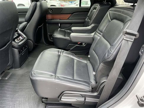 Used 2019 Lincoln Navigator Select image 9