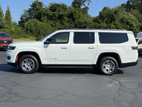 Used 2024 Jeep Wagoneer L Base image 3