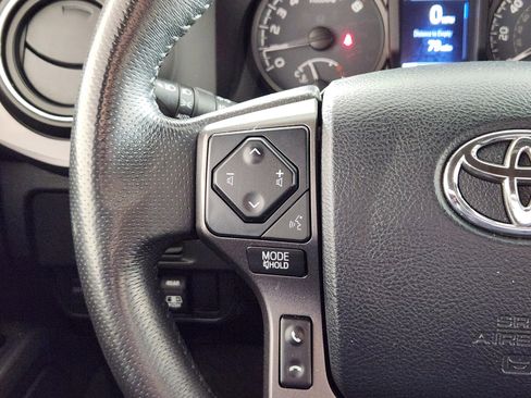 Used 2017 Toyota Tacoma TRD Off-Road image 18