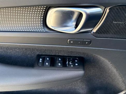 Used 2021 Volvo XC40 P8 Recharge w/ Advanced Package image 10
