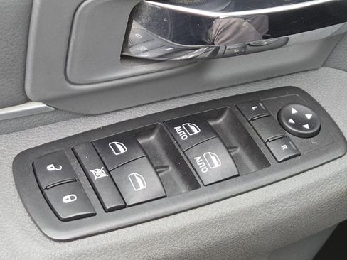 Used 2019 RAM 1500 Classic SLT image 25