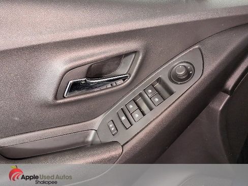 Used 2016 Chevrolet Trax LT w/ LT Sun and Sound Package image 12