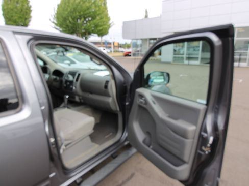 Used 2017 Nissan Frontier SV w/ SV Value Truck Package image 18