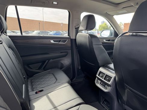 Used 2024 Volkswagen Atlas SEL Premium R-Line image 43