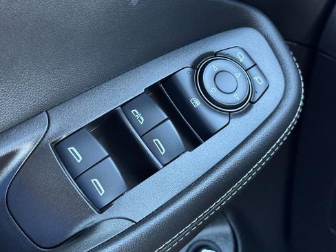 Used 2022 Buick Encore GX Select w/ Sport Touring Package FWD image 25