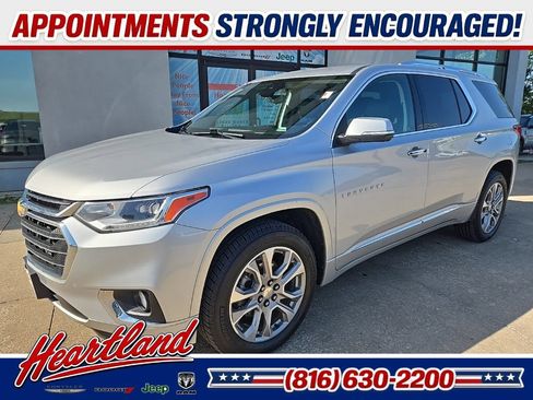 Used 2021 Chevrolet Traverse Premier AWD/4WD image 2