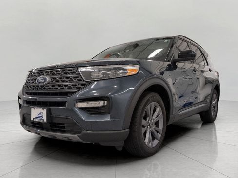 Used 2024 Ford Explorer XLT w/ Equipment Group 202A AWD/4WD image 13