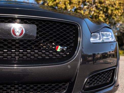 Used 2017 Jaguar XJ R RWD image 17