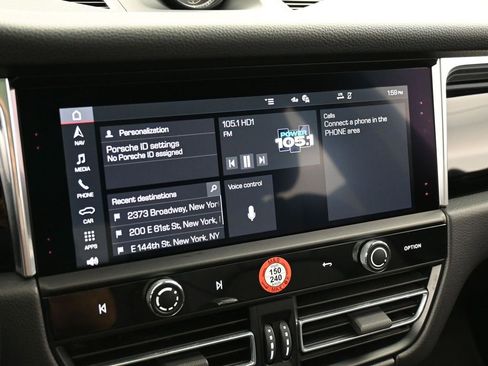 Certified 2025 Porsche Macan image 20