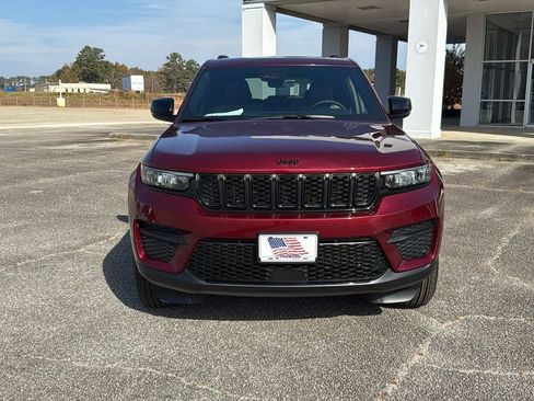 New 2025 Jeep Grand Cherokee Altitude image 3
