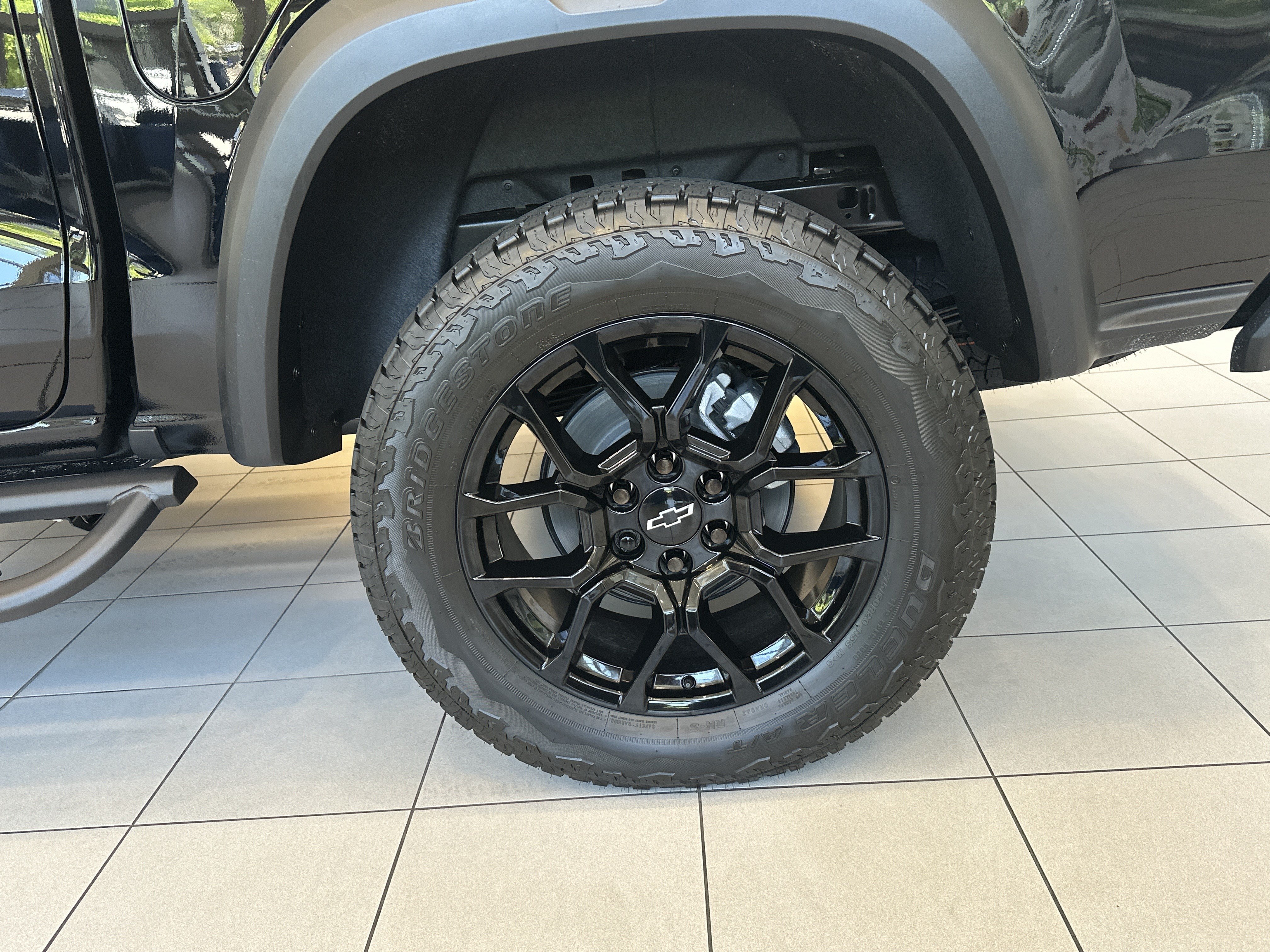 New 2026 Chevrolet Colorado Trail Boss w/ Off-Road Front Bumper Package AWD/4WD image 19
