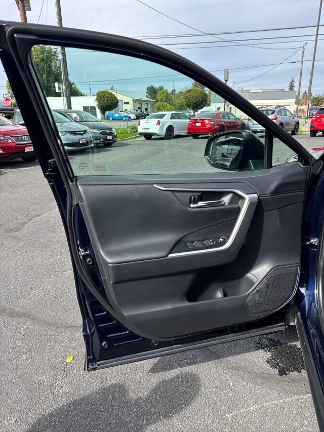 Used 2020 Toyota RAV4 XSE AWD/4WD image 8