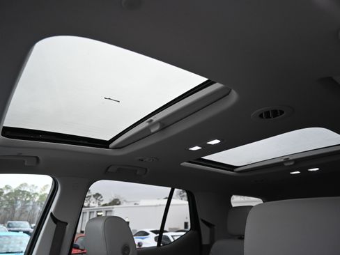 Used 2019 Chevrolet Traverse LT w/ LT Premium Package image 5