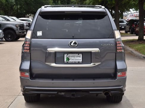 Used 2023 Lexus GX 460 Premium w/ Accessory Package AWD/4WD image 10
