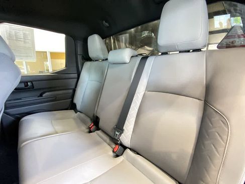Used 2024 Toyota Tacoma SR5 AWD/4WD image 24