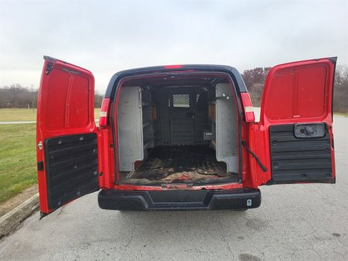 Used 2012 Chevrolet Express 3500 image 10