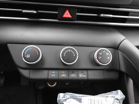 New 2026 Hyundai Elantra SE FWD image 20