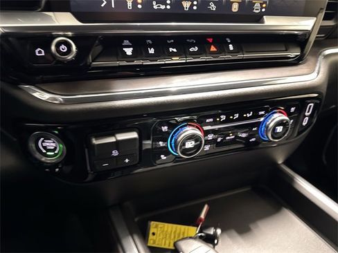 Used 2024 GMC Sierra 2500 SLT w/ SLT Premium Package image 20